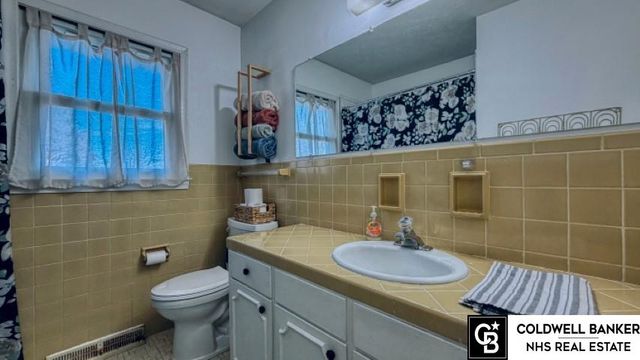 6702 S 83rd Avenue, Ralston, NE 68127
