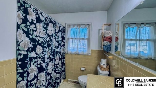 6702 S 83rd Avenue, Ralston, NE 68127