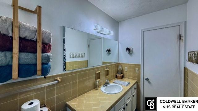 6702 S 83rd Avenue, Ralston, NE 68127