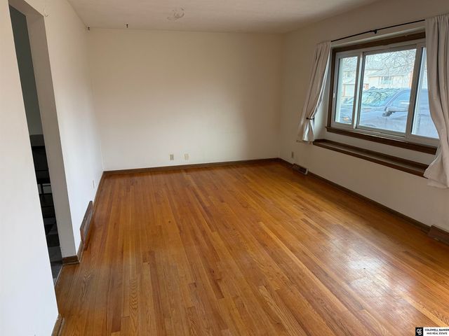 6702 S 83rd Avenue, Ralston, NE 68127