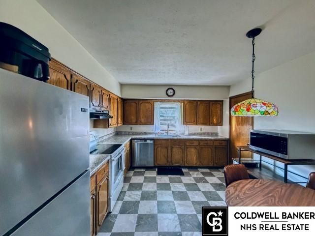 6702 S 83rd Avenue, Ralston, NE 68127