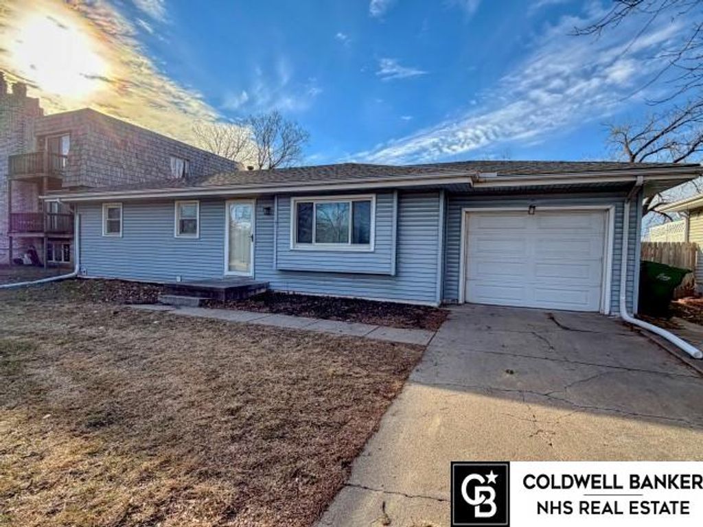6702 S 83rd Avenue, Ralston, NE 68127