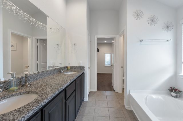 1333 Winding Hollow Drive, Grand Prairie, TX 75052