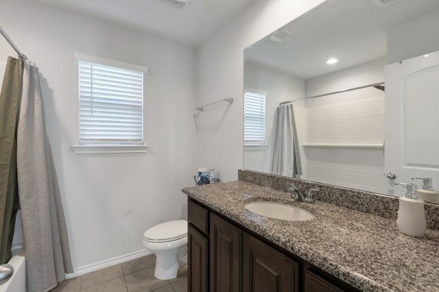 1333 Winding Hollow Drive, Grand Prairie, TX 75052