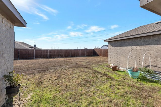 1333 Winding Hollow Drive, Grand Prairie, TX 75052