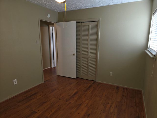 6643 Westwick Drive, Houston, TX 77072