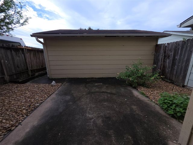 6643 Westwick Drive, Houston, TX 77072