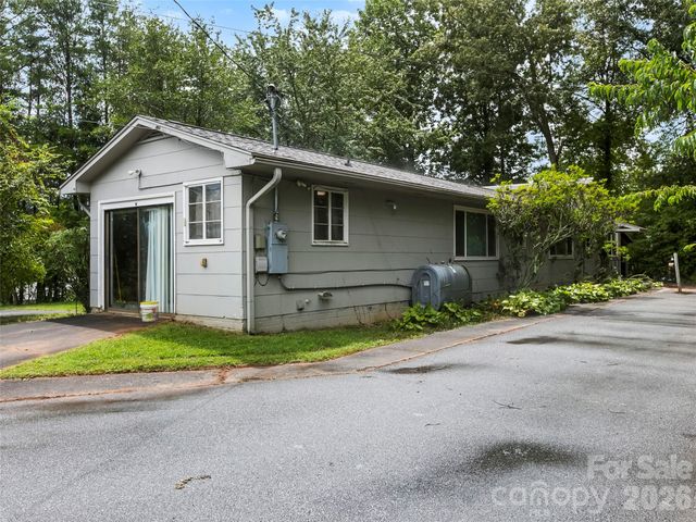 74 Long Shoals Road, Arden, NC 28704