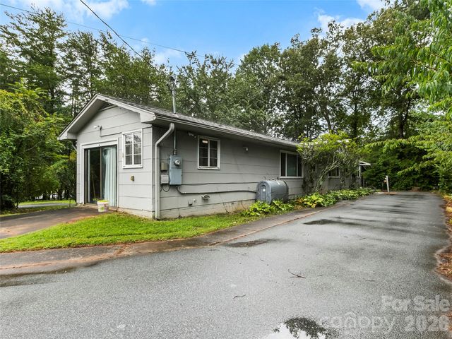 74 Long Shoals Road, Arden, NC 28704