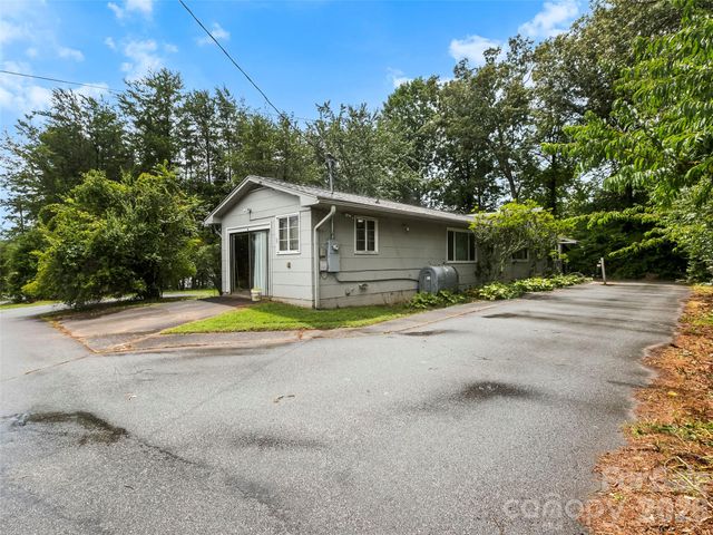 74 Long Shoals Road, Arden, NC 28704
