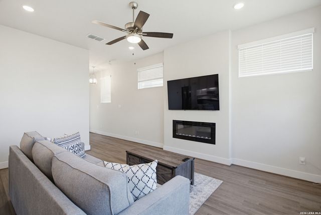 8851 Oakland Rd Unit 27, San Antonio, TX 78240