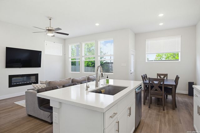 8851 Oakland Rd Unit 27, San Antonio, TX 78240