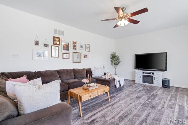 2023 Preston Woods Parkway, Lake St Louis, MO 63367