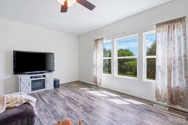 2023 Preston Woods Parkway, Lake St Louis, MO 63367