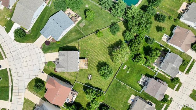 2023 Preston Woods Parkway, Lake St Louis, MO 63367