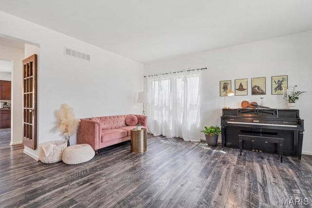 2023 Preston Woods Parkway, Lake St Louis, MO 63367