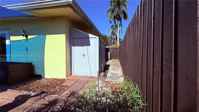 800 NW 29th St, Wilton Manors, FL 33311