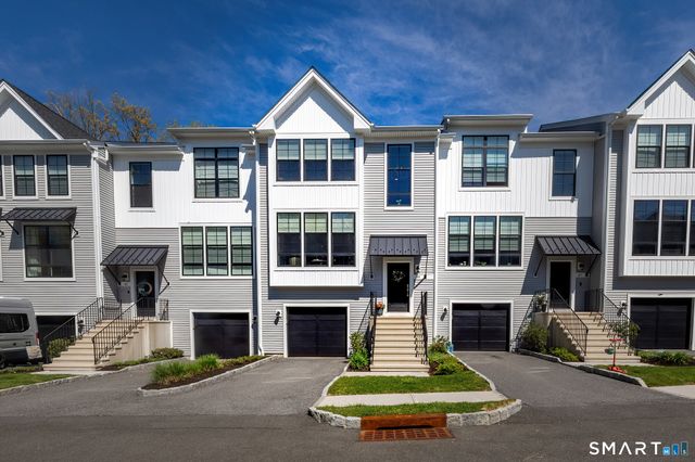 39 Brentwood Circle 39, Danbury, CT 06810