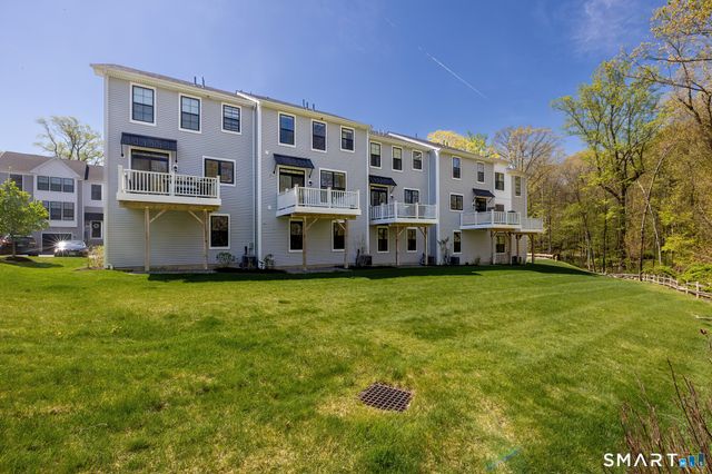 39 Brentwood Circle 39, Danbury, CT 06810