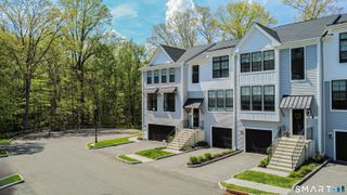39 Brentwood Circle 39, Danbury, CT 06810