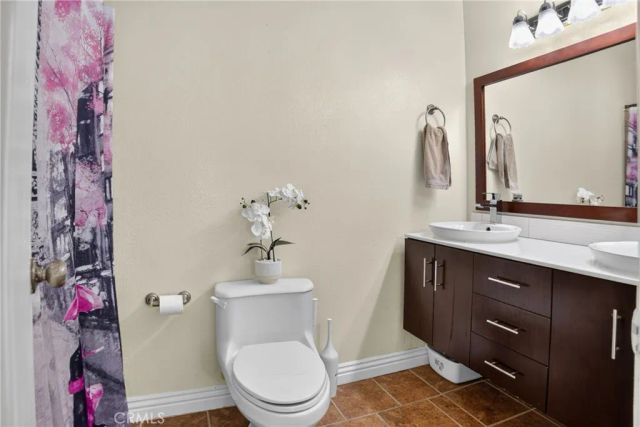 9541 Via Salerno, Burbank, CA 91504
