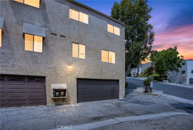 9541 Via Salerno, Burbank, CA 91504