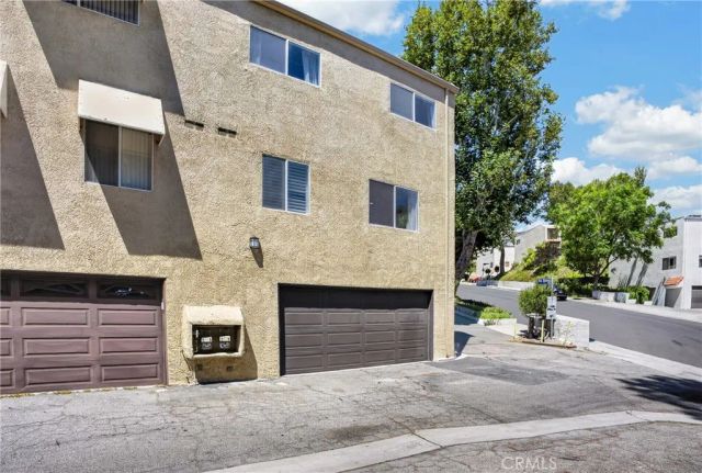 9541 Via Salerno, Burbank, CA 91504