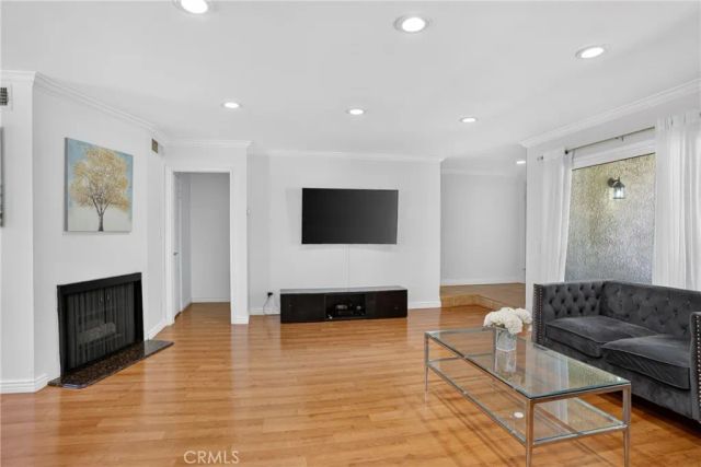 9541 Via Salerno, Burbank, CA 91504