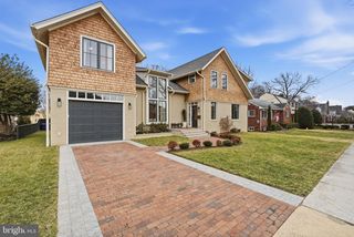 605 HILLTOP TER, Alexandria, VA 22301