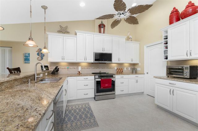 537 LAKE OF THE WOODS DRIVE, Venice, FL 34293