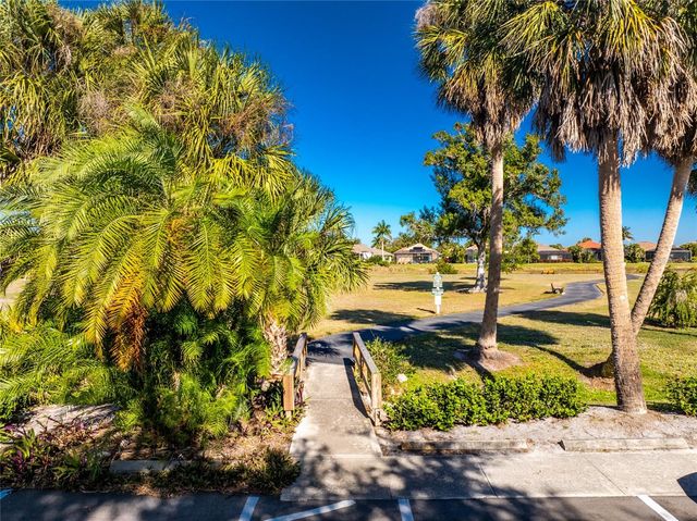 537 LAKE OF THE WOODS DRIVE, Venice, FL 34293