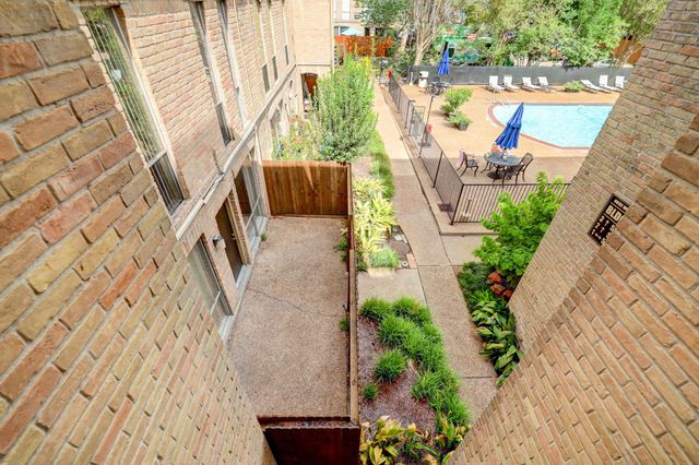 4633 Wild Indigo Street 542, Houston, TX 77027