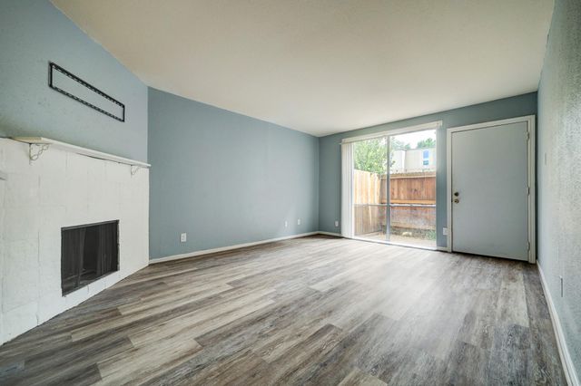 4633 Wild Indigo Street 542, Houston, TX 77027