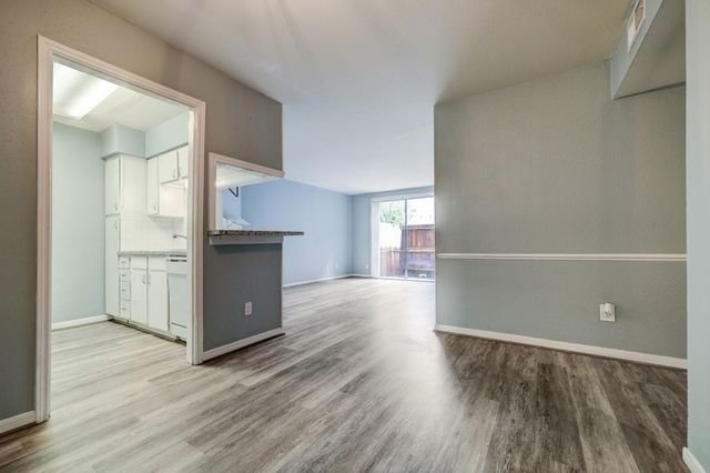 4633 Wild Indigo Street 542, Houston, TX 77027