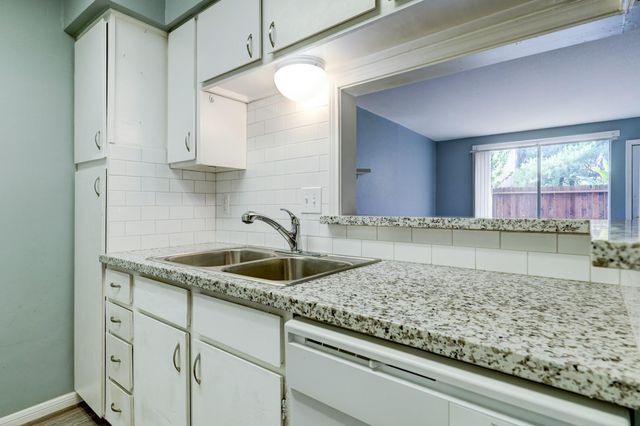4633 Wild Indigo Street 542, Houston, TX 77027