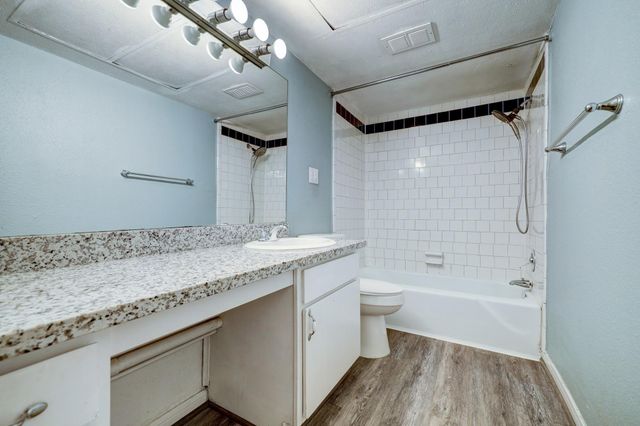 4633 Wild Indigo Street 542, Houston, TX 77027