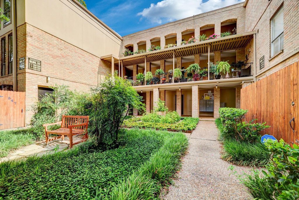 4633 Wild Indigo Street 542, Houston, TX 77027
