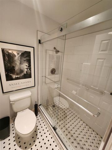 1880 White Oak Drive 127, Houston, TX 77009