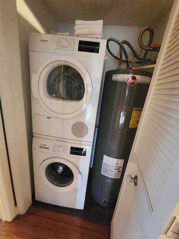 1880 White Oak Drive 127, Houston, TX 77009