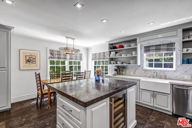 15235 Valley Vista Boulevard, Los Angeles, CA 91403