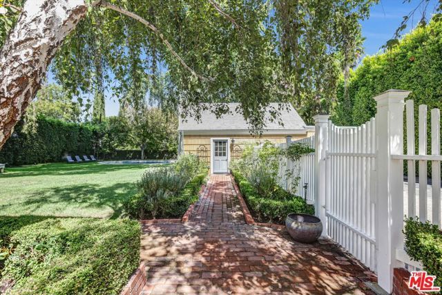 15235 Valley Vista Boulevard, Los Angeles, CA 91403