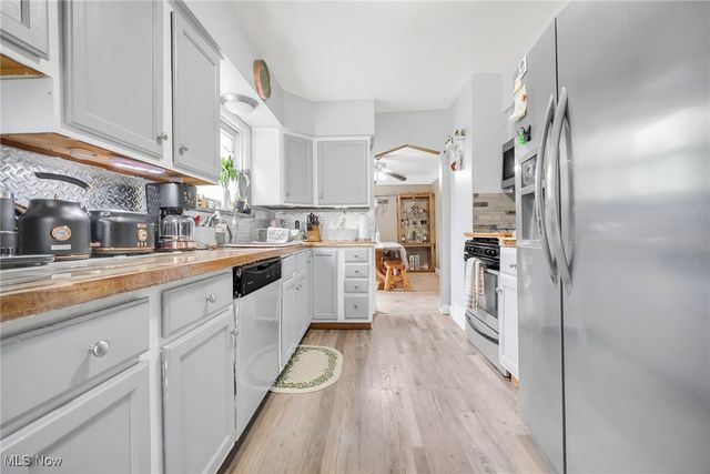 29407 Waldensa Avenue, Wickliffe, OH 44092