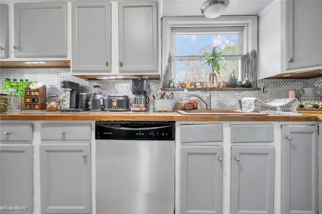 29407 Waldensa Avenue, Wickliffe, OH 44092