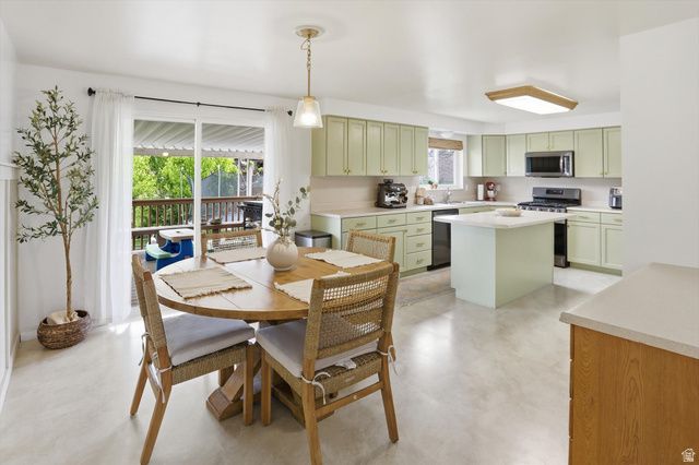 5108 S 2000 W, Roy, UT 84067