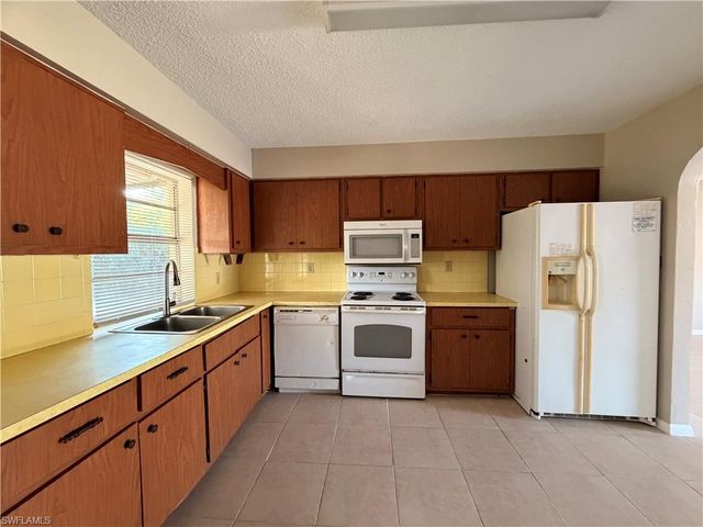 18433 Iris RD, Fort Myers, FL 33967