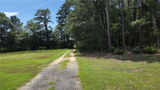 10129 Squirrel Level Rd, Dinwiddie, VA 23803