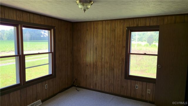 10129 Squirrel Level Rd, Dinwiddie, VA 23803