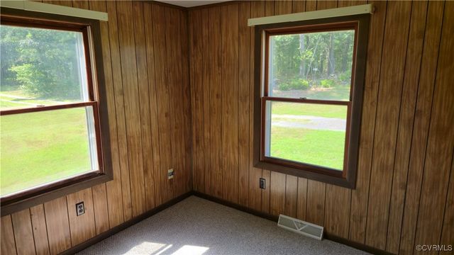 10129 Squirrel Level Rd, Dinwiddie, VA 23803