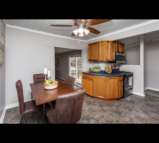 2704 Hubbell Avenue, Des Moines, IA 50317