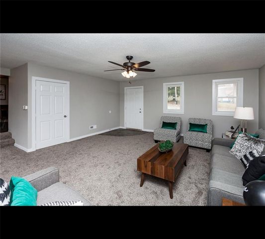 2704 Hubbell Avenue, Des Moines, IA 50317